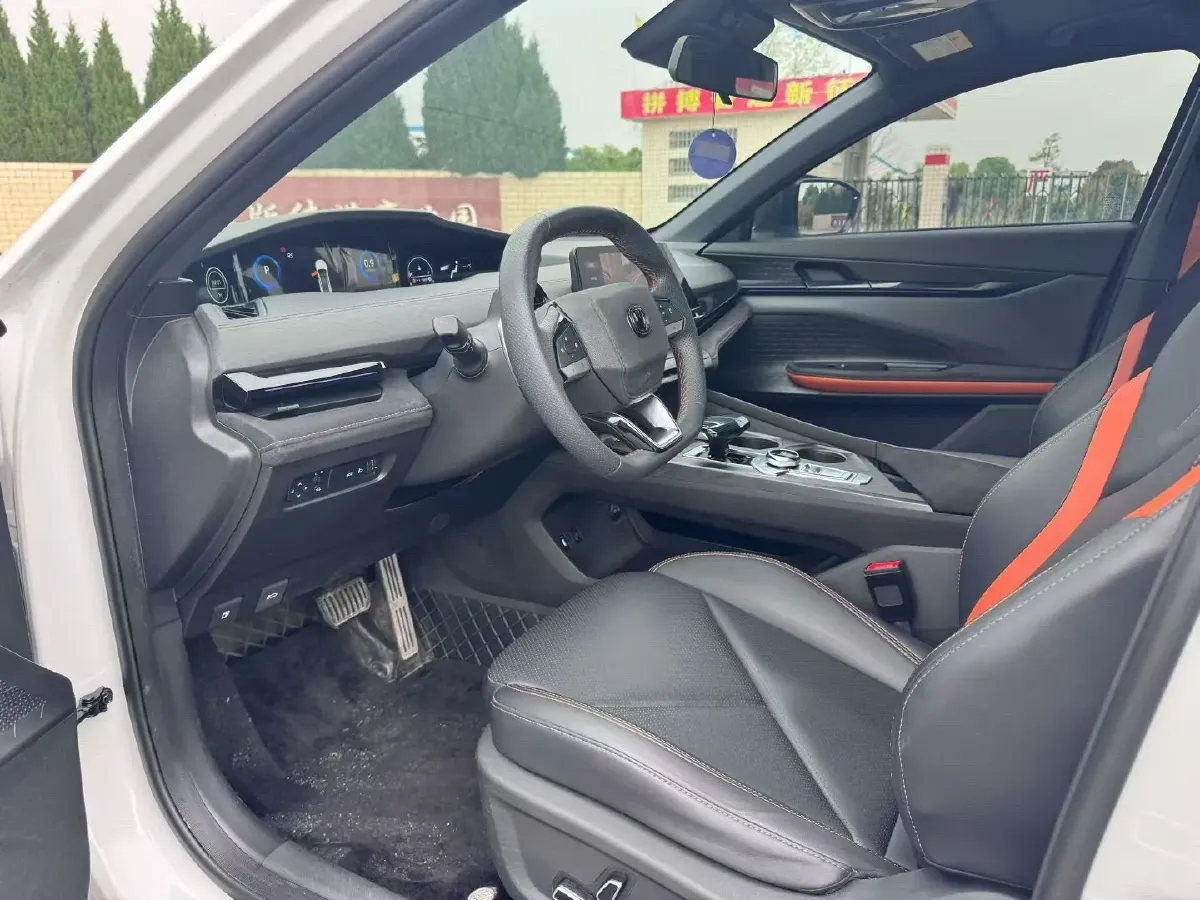 2022 ChangAn UNI-V 1.5T 188HP L4 7DCT,autocango,china used car exporter,china ev exporter,chinese used car exporter,chinese used ev exporter