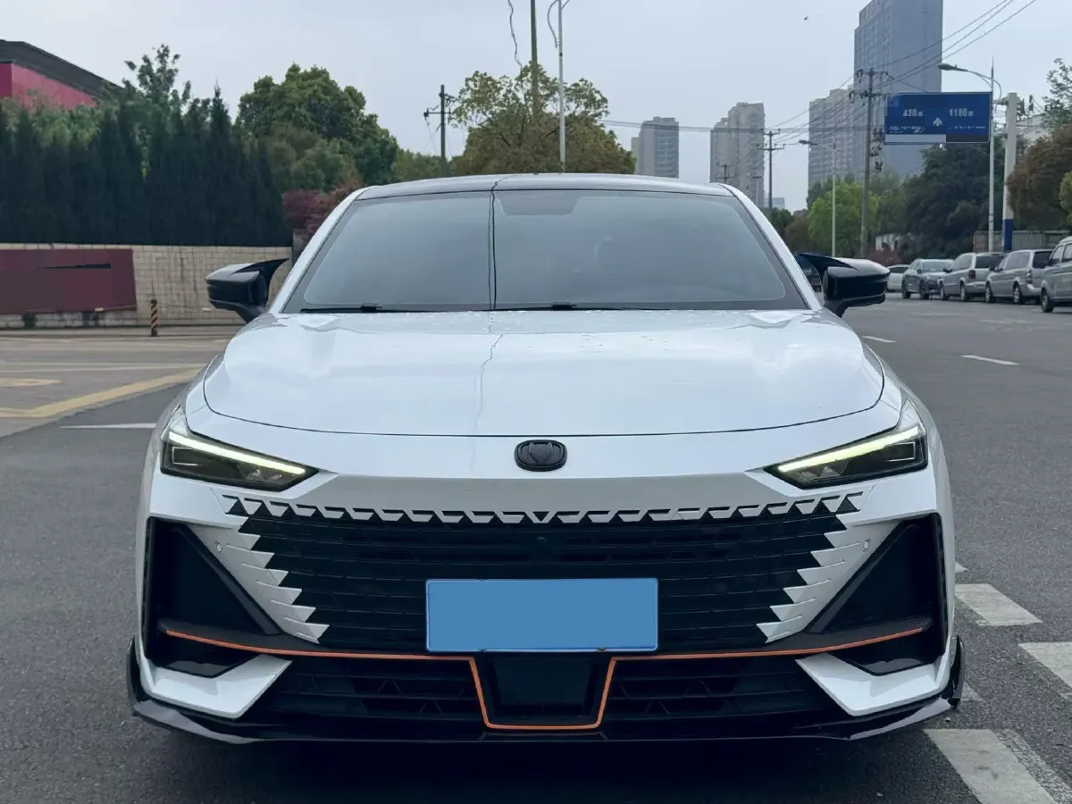 2022 ChangAn UNI-V 1.5T 188HP L4 7DCT,autocango,china used car exporter,china ev exporter,chinese used car exporter,chinese used ev exporter