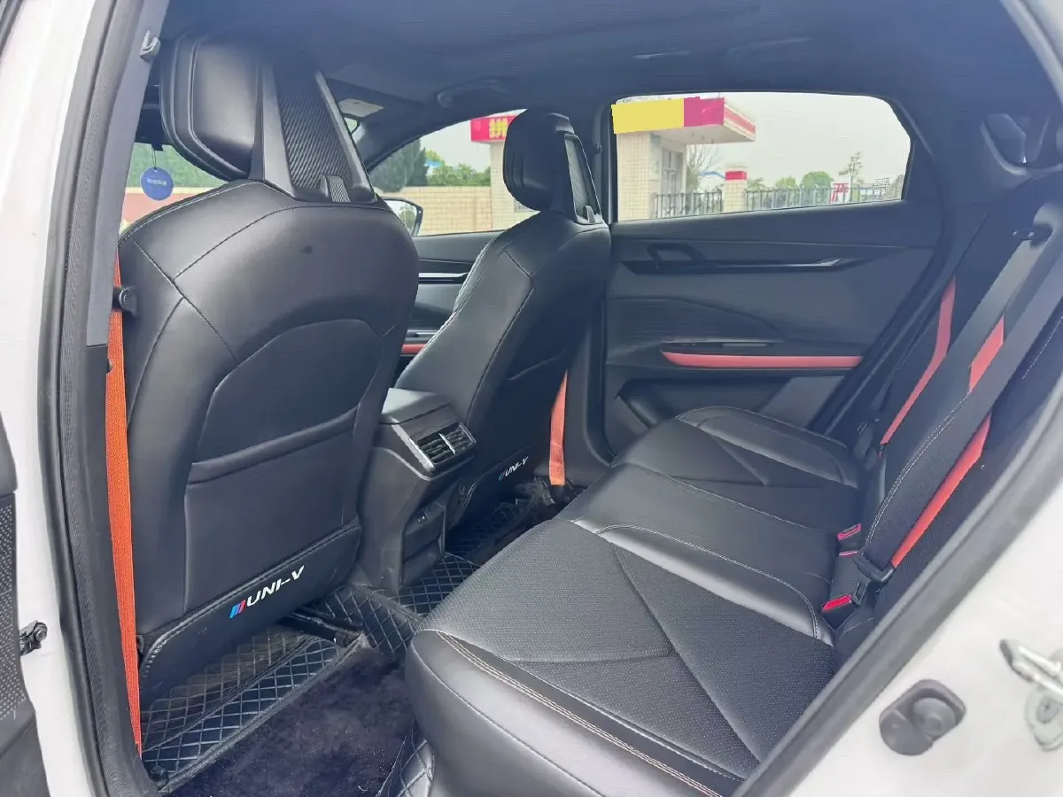 2022 ChangAn UNI-V 1.5T 188HP L4 7DCT,autocango,china used car exporter,china ev exporter,chinese used car exporter,chinese used ev exporter