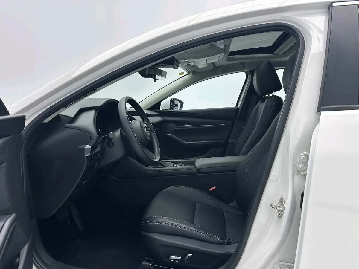 2021 Mazda 3 Axela 1.5L 117HP L4 6AT,autocango,china used car exporter,china ev exporter,chinese used car exporter,chinese used ev exporter