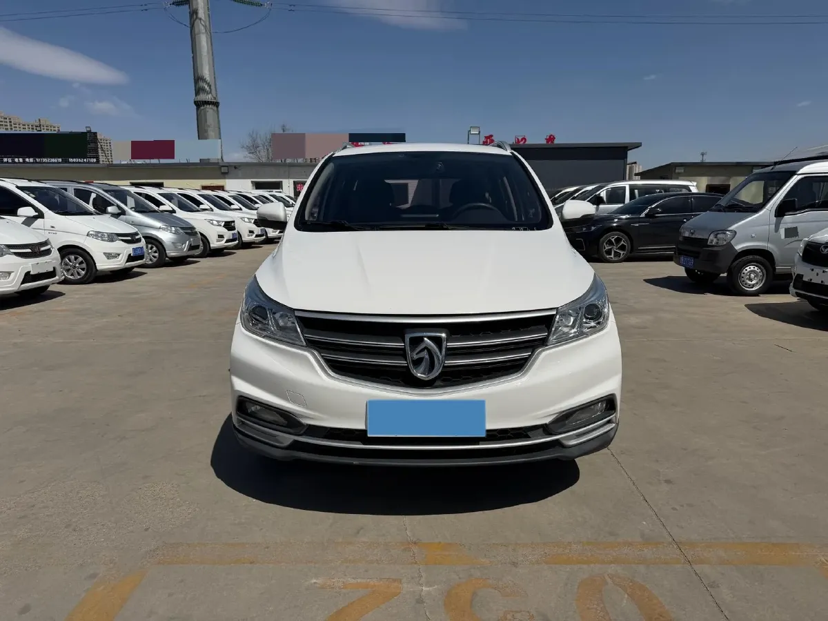 2019 BaoJun 730 1.5T 150HP L4 6DCT,autocango,china used car exporter,china ev exporter,chinese used car exporter,chinese used ev exporter