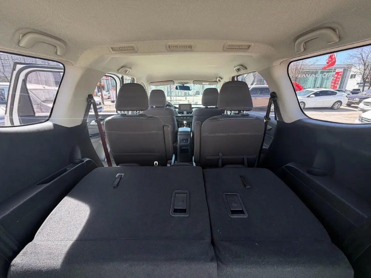 2019 BaoJun 730 1.5T 150HP L4 6DCT,autocango,china used car exporter,china ev exporter,chinese used car exporter,chinese used ev exporter