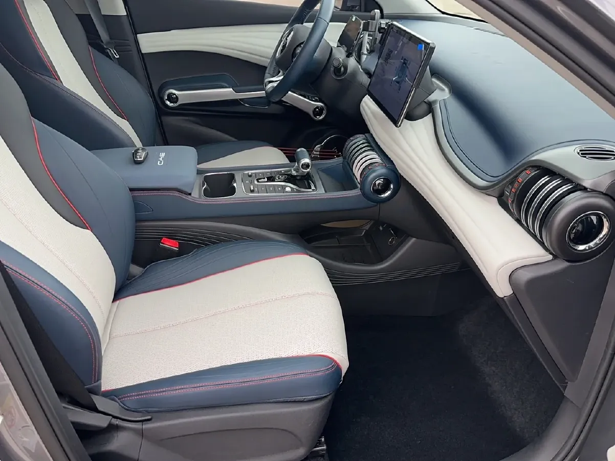 2022 Roewe RX5 MAX 1.5T 181HP L4 6AT,autocango,china used car exporter,china ev exporter,chinese used car exporter,chinese used ev exporter