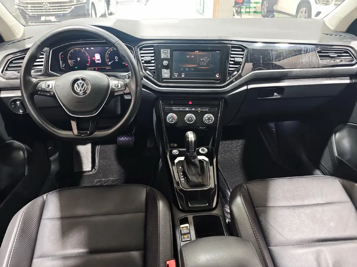 2020 Volkswagen T-Roc 1.4T 150HP L4 7DCT,autocango,china used car exporter,china ev exporter,chinese used car exporter,chinese used ev exporter
