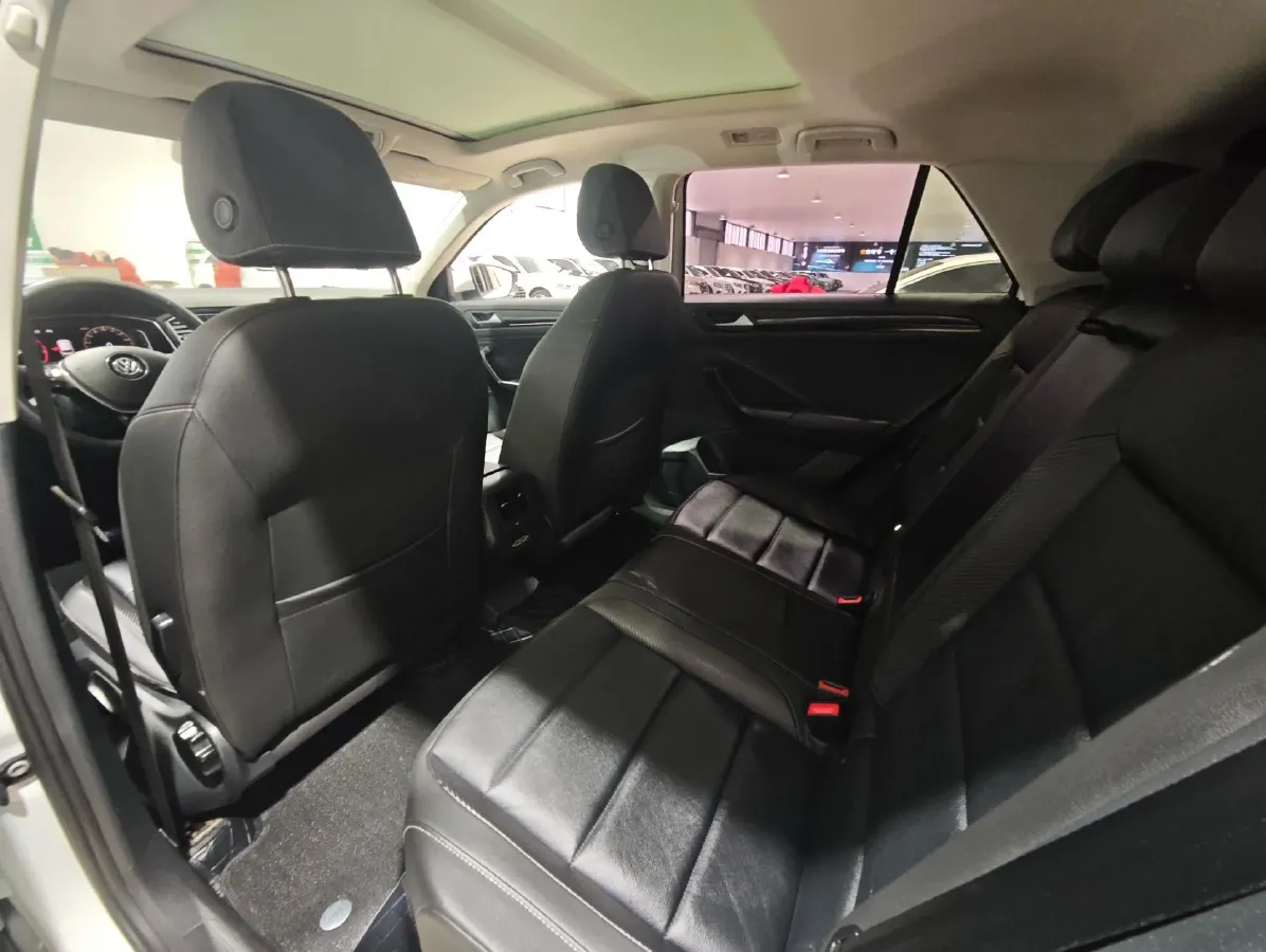 2020 Volkswagen T-Roc 1.4T 150HP L4 7DCT,autocango,china used car exporter,china ev exporter,chinese used car exporter,chinese used ev exporter