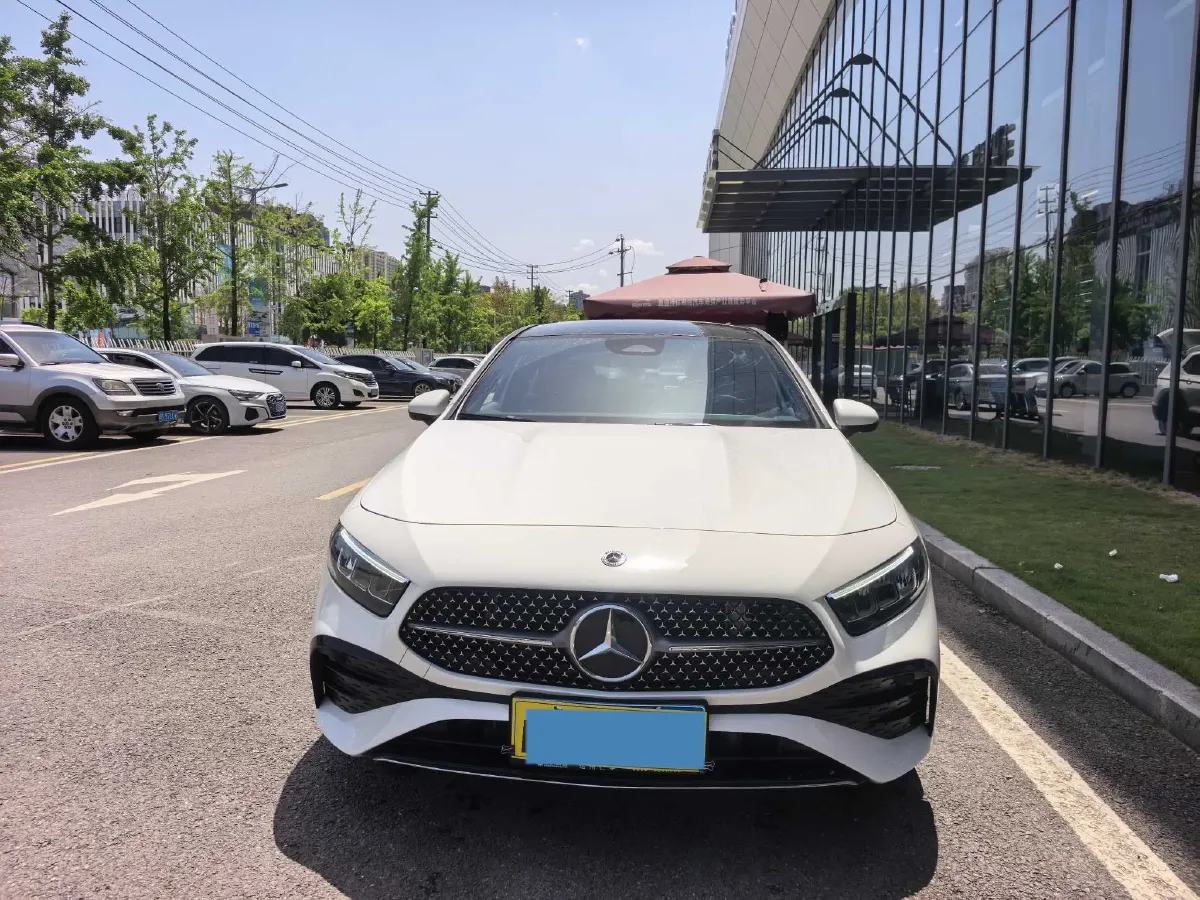 2024 Mercedes-Benz A Class 1.3T 136HP L4 7DCT,autocango,china used car exporter,china ev exporter,chinese used car exporter,chinese used ev exporter