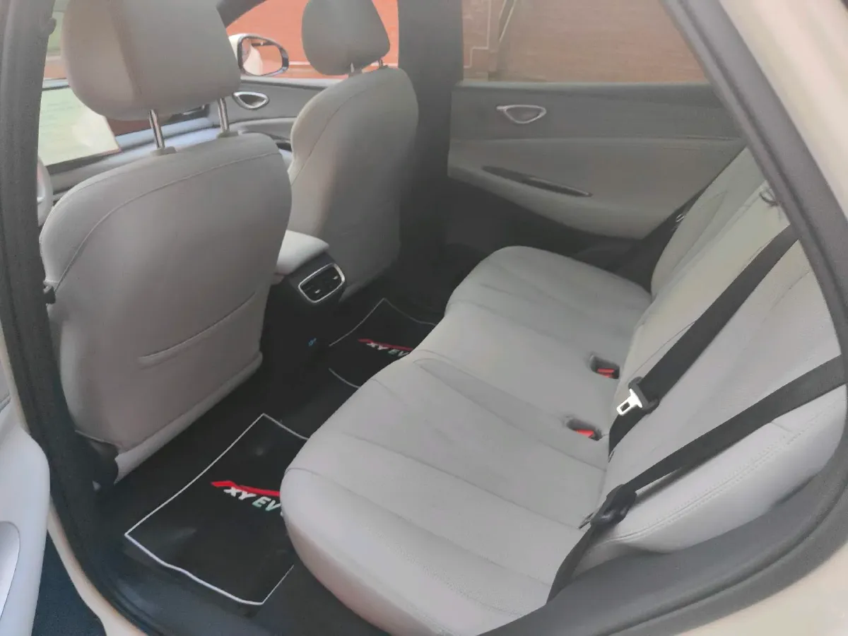 2025 LanDian E5 PLUS 1.5L 95HP L4 E-CVT PHEV,autocango,china used car exporter,china ev exporter,chinese used car exporter,chinese used ev exporter