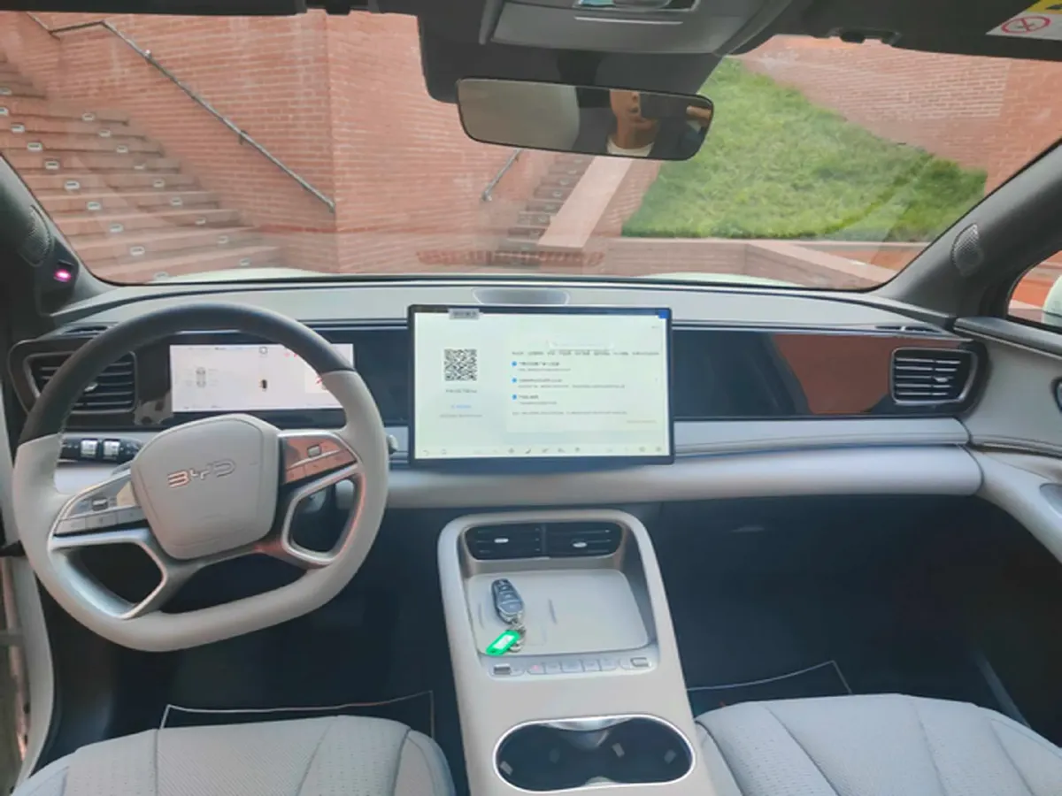 2025 LanDian E5 PLUS 1.5L 95HP L4 E-CVT PHEV,autocango,china used car exporter,china ev exporter,chinese used car exporter,chinese used ev exporter