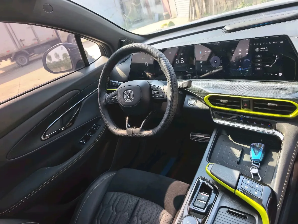 2022 ChangAn UNI-T 1.5T 188HP L4 7DCT,autocango,china used car exporter,china ev exporter,chinese used car exporter,chinese used ev exporter