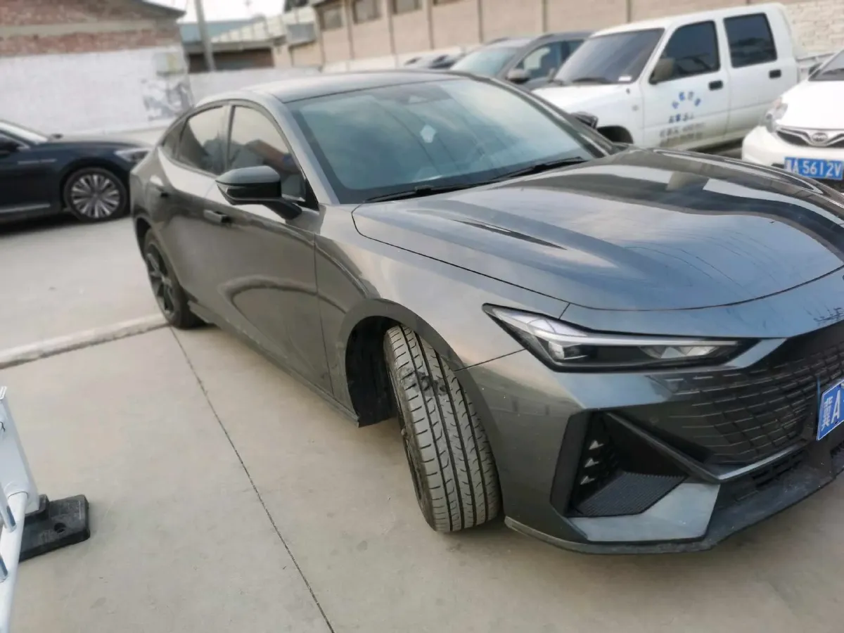 2023 ChangAn UNI-V 1.5T 188HP L4 7DCT,autocango,china used car exporter,china ev exporter,chinese used car exporter,chinese used ev exporter