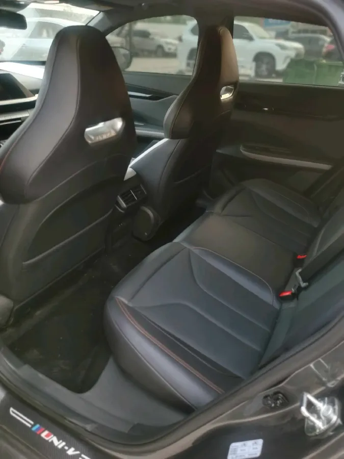 2023 ChangAn UNI-V 1.5T 188HP L4 7DCT,autocango,china used car exporter,china ev exporter,chinese used car exporter,chinese used ev exporter