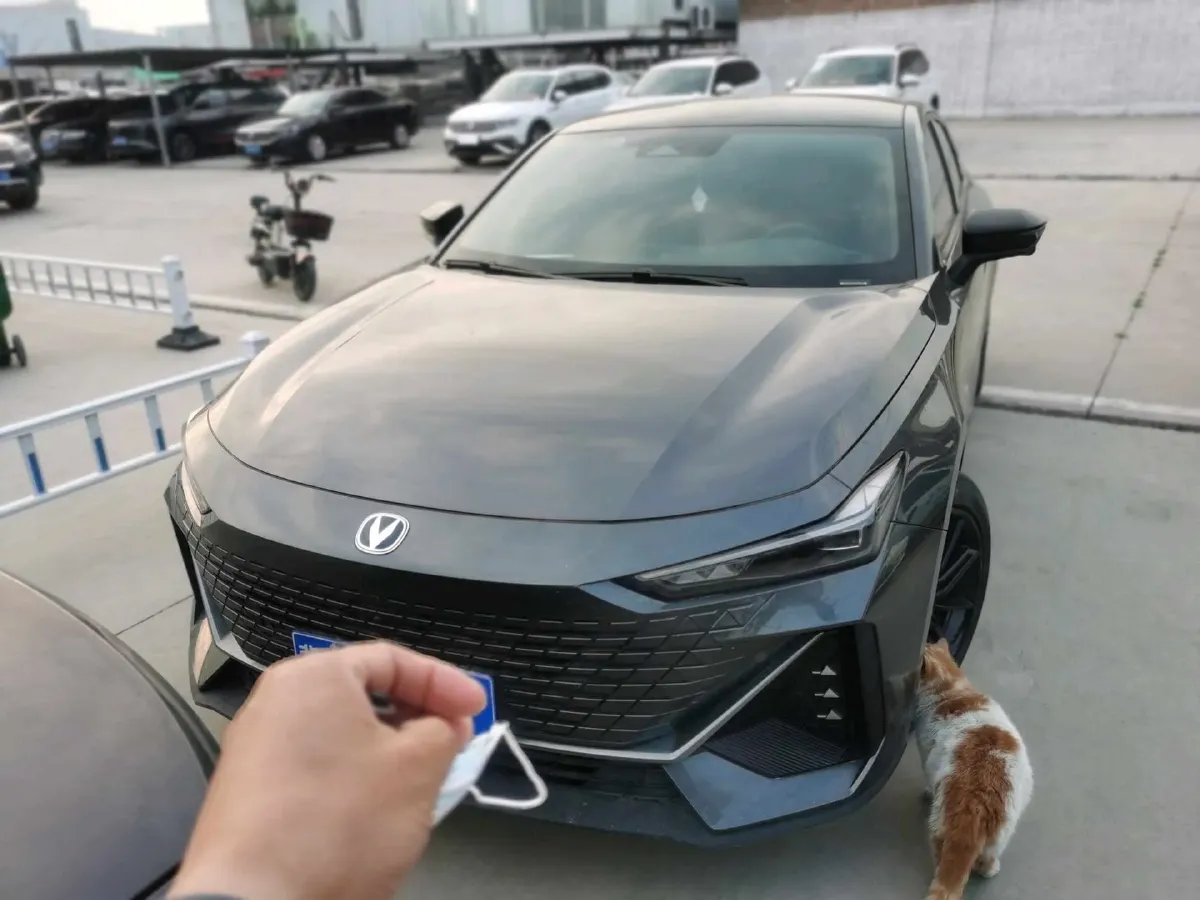 2023 ChangAn UNI-V 1.5T 188HP L4 7DCT,autocango,china used car exporter,china ev exporter,chinese used car exporter,chinese used ev exporter