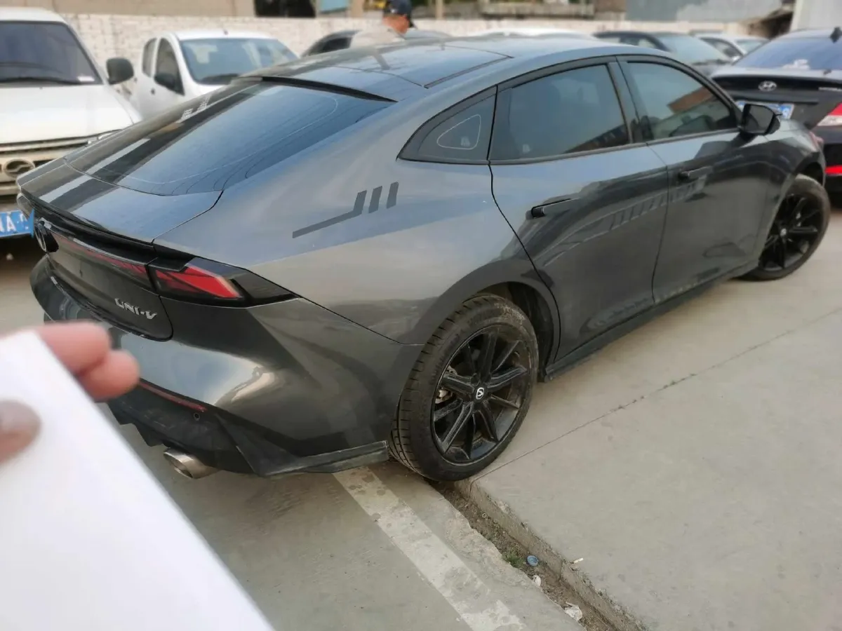 2023 ChangAn UNI-V 1.5T 188HP L4 7DCT,autocango,china used car exporter,china ev exporter,chinese used car exporter,chinese used ev exporter