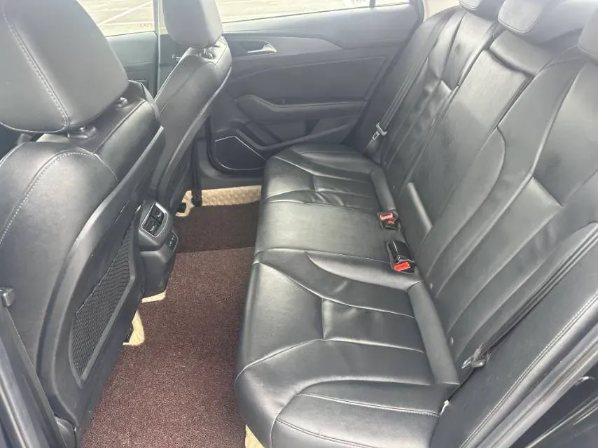 2020 HongQi H5 1.8T 197HP L4 6AT,autocango,china used car exporter,china ev exporter,chinese used car exporter,chinese used ev exporter