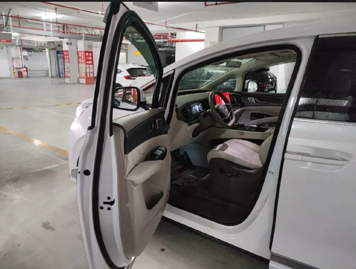 2022 HongQi HS7 3.0T 337HP V6 8AT,autocango,china used car exporter,china ev exporter,chinese used car exporter,chinese used ev exporter