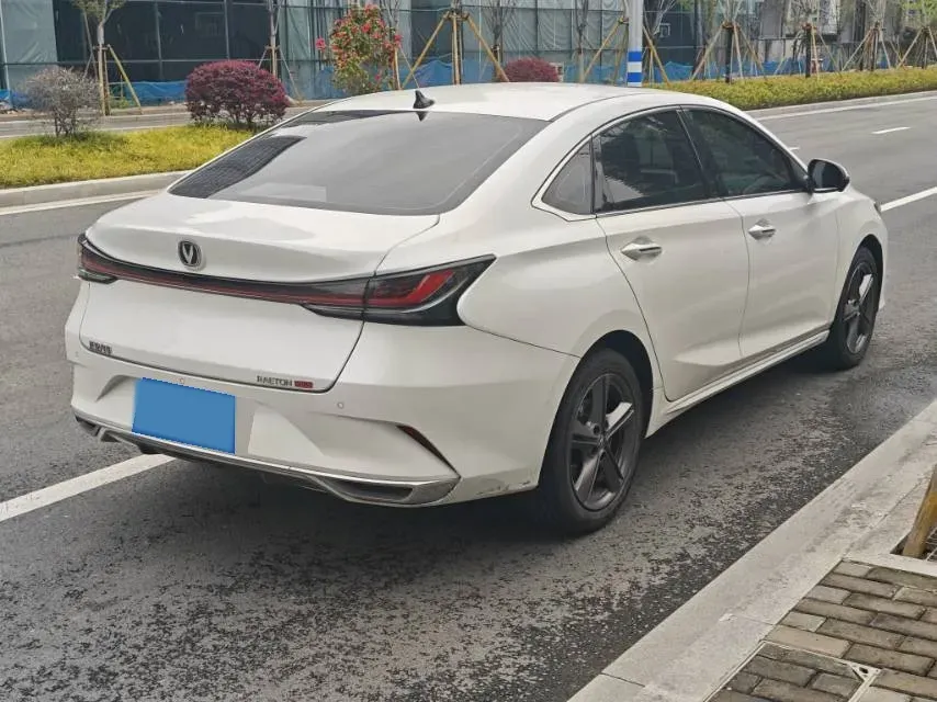 2023 ChangAn Raeton Plus 1.5T 188HP L4 7DCT,autocango,china used car exporter,china ev exporter,chinese used car exporter,chinese used ev exporter