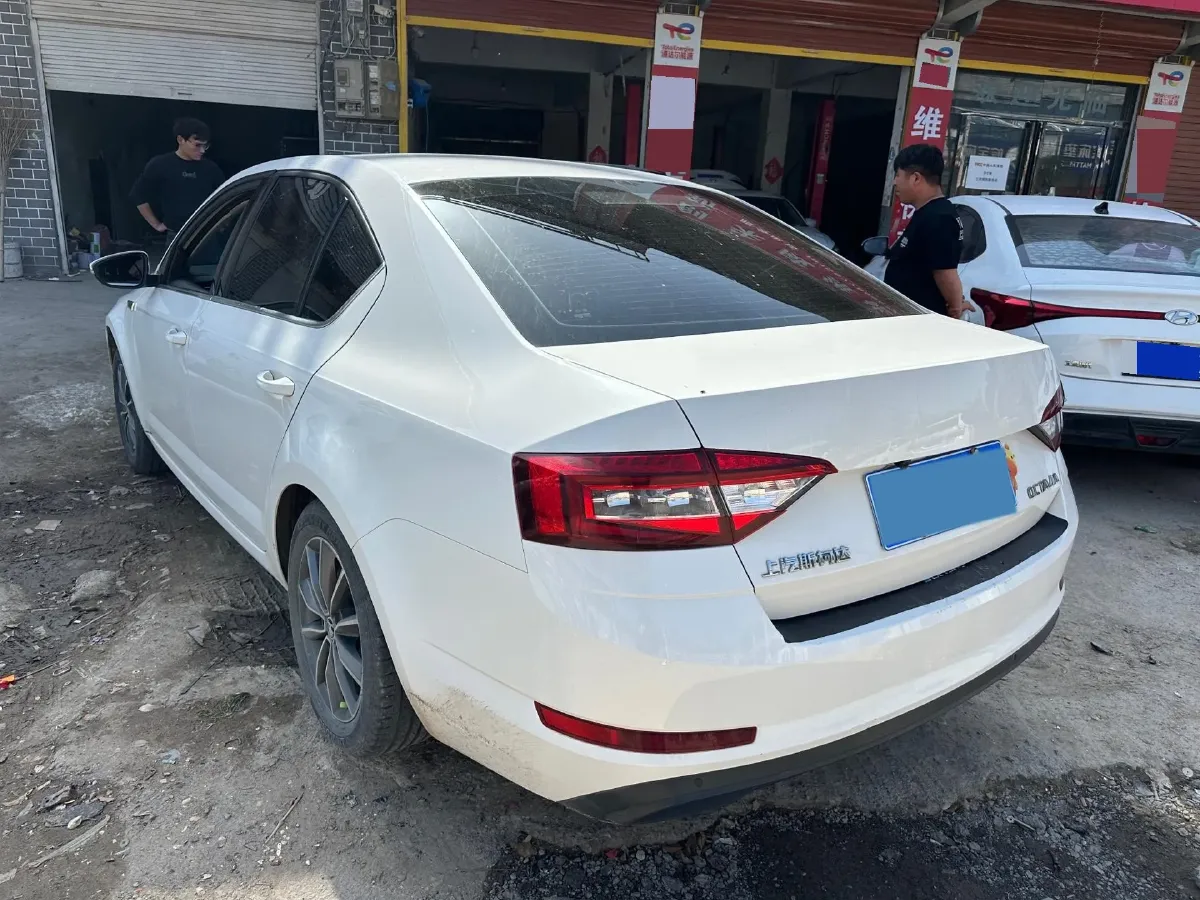 2020 Skoda Octavia 1.5L 113HP L4 6AT,autocango,china used car exporter,china ev exporter,chinese used car exporter,chinese used ev exporter