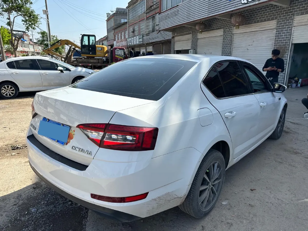 2020 Skoda Octavia 1.5L 113HP L4 6AT,autocango,china used car exporter,china ev exporter,chinese used car exporter,chinese used ev exporter