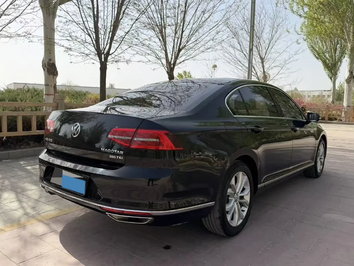 2018 Volkswagen Magotan 2.0T 220HP L4 7DCT,autocango,china used car exporter,china ev exporter,chinese used car exporter,chinese used ev exporter