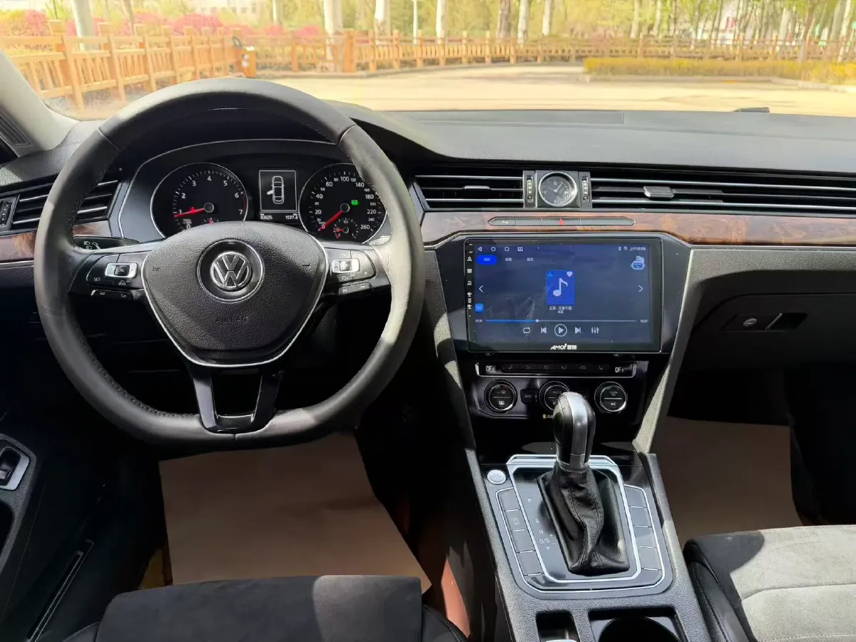 2018 Volkswagen Magotan 2.0T 220HP L4 7DCT,autocango,china used car exporter,china ev exporter,chinese used car exporter,chinese used ev exporter