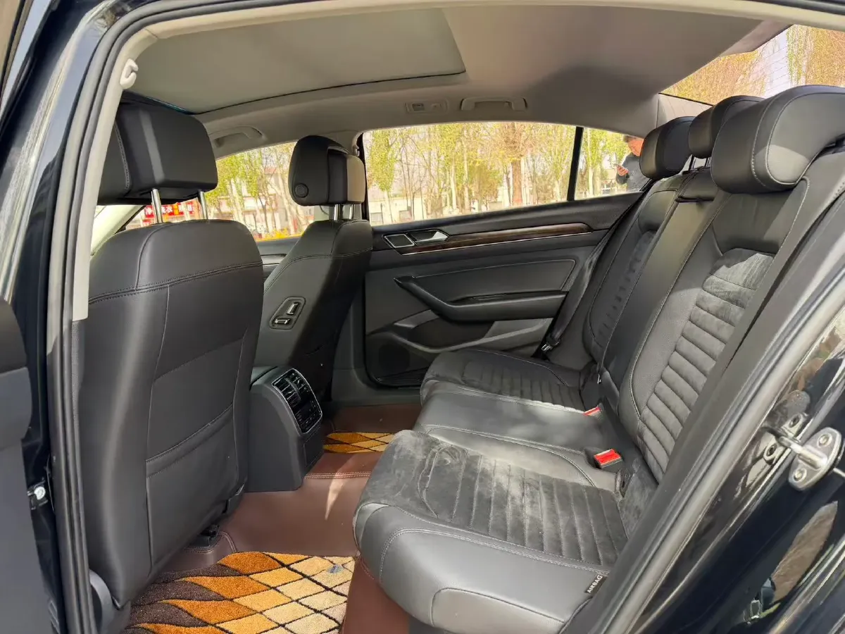 2018 Volkswagen Magotan 2.0T 220HP L4 7DCT,autocango,china used car exporter,china ev exporter,chinese used car exporter,chinese used ev exporter