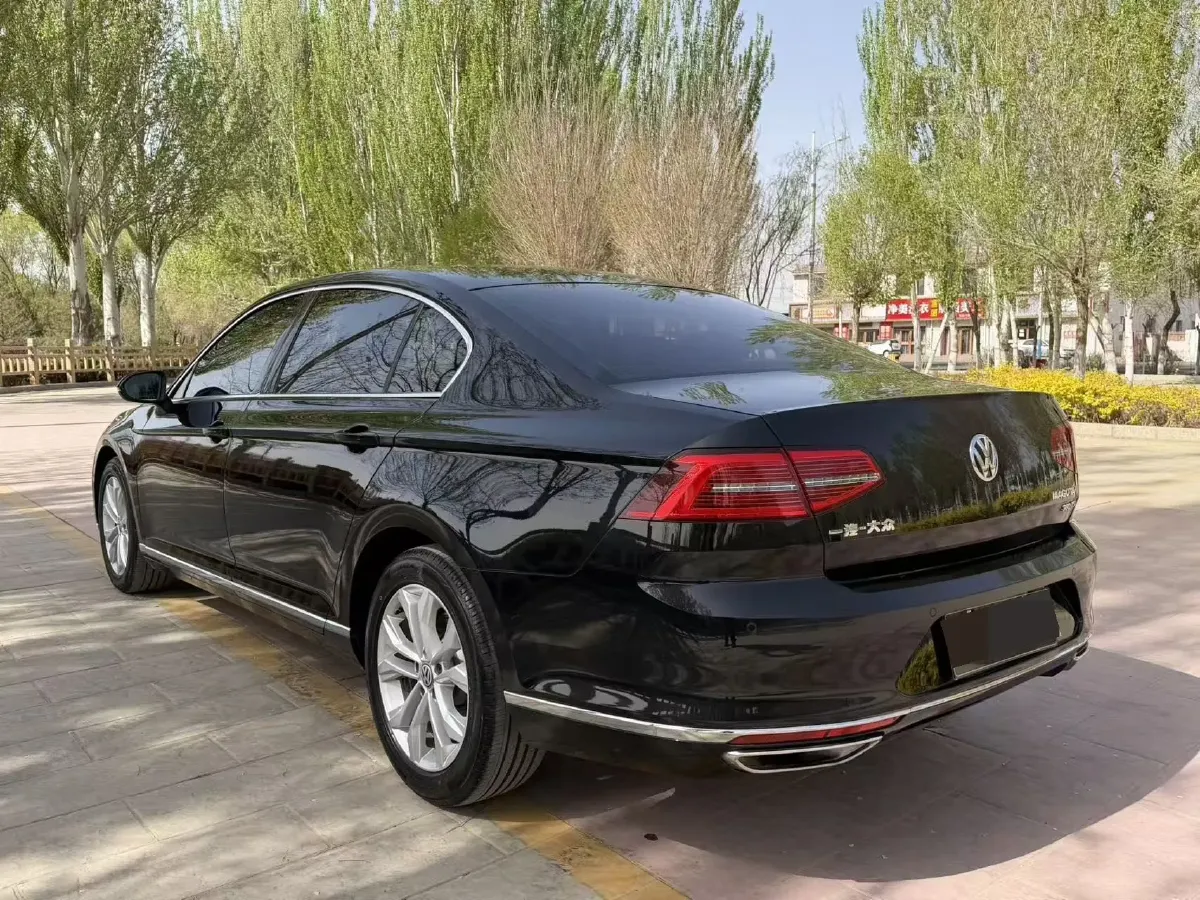 2018 Volkswagen Magotan 2.0T 220HP L4 7DCT,autocango,china used car exporter,china ev exporter,chinese used car exporter,chinese used ev exporter