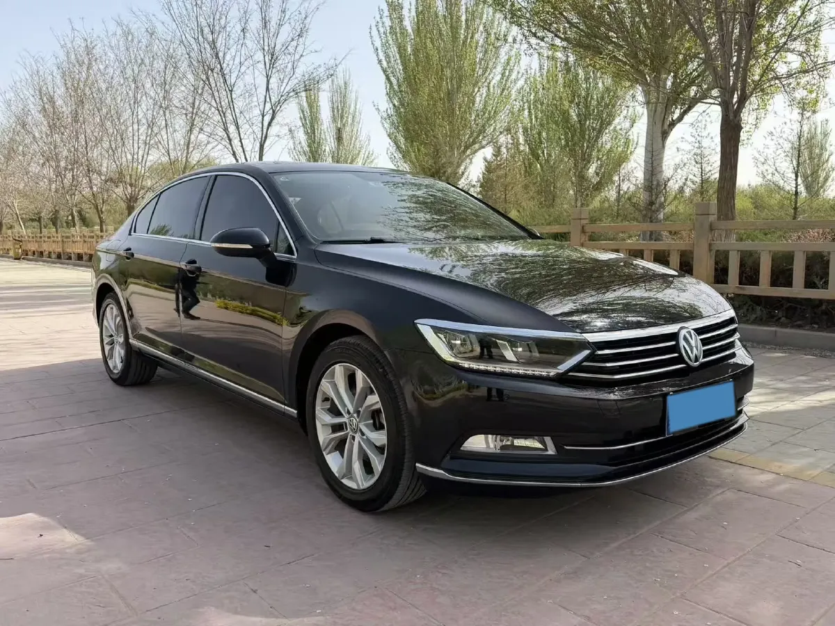 2018 Volkswagen Magotan 2.0T 220HP L4 7DCT,autocango,china used car exporter,china ev exporter,chinese used car exporter,chinese used ev exporter