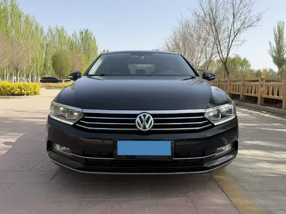 2018 Volkswagen Magotan 2.0T 220HP L4 7DCT,autocango,china used car exporter,china ev exporter,chinese used car exporter,chinese used ev exporter