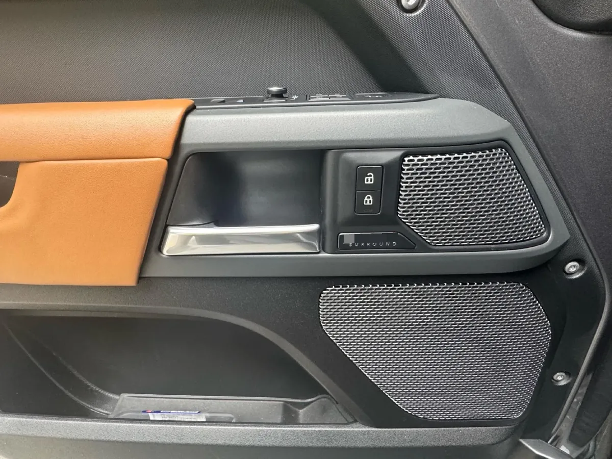 2022 Land Rover Defender 3.0T 400HP L6 8AT,autocango,china used car exporter,china ev exporter,chinese used car exporter,chinese used ev exporter