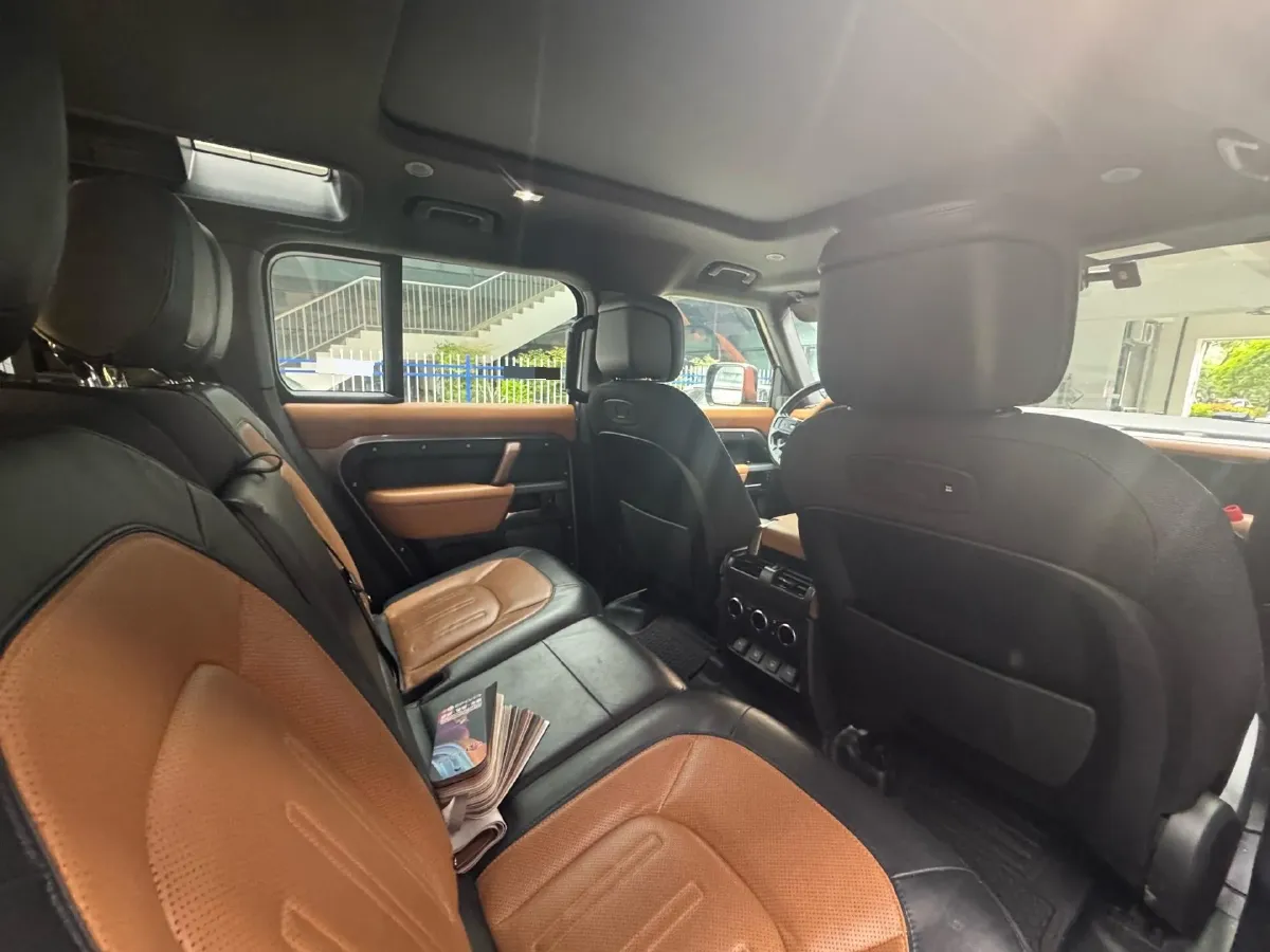 2022 Land Rover Defender 3.0T 400HP L6 8AT,autocango,china used car exporter,china ev exporter,chinese used car exporter,chinese used ev exporter