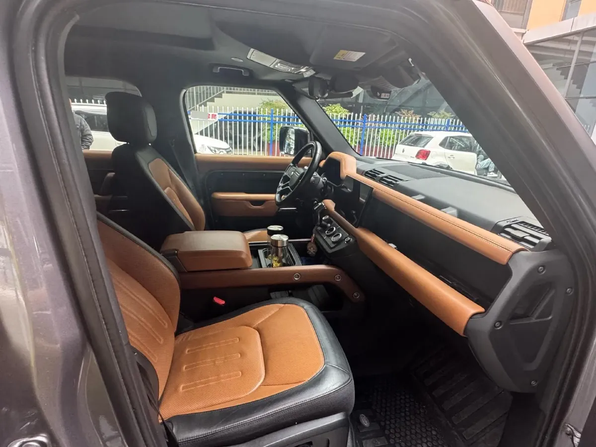 2022 Land Rover Defender 3.0T 400HP L6 8AT,autocango,china used car exporter,china ev exporter,chinese used car exporter,chinese used ev exporter