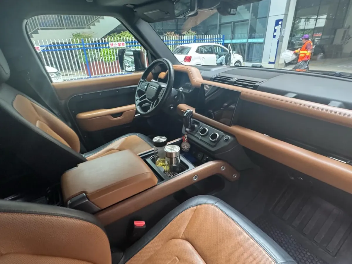 2022 Land Rover Defender 3.0T 400HP L6 8AT,autocango,china used car exporter,china ev exporter,chinese used car exporter,chinese used ev exporter