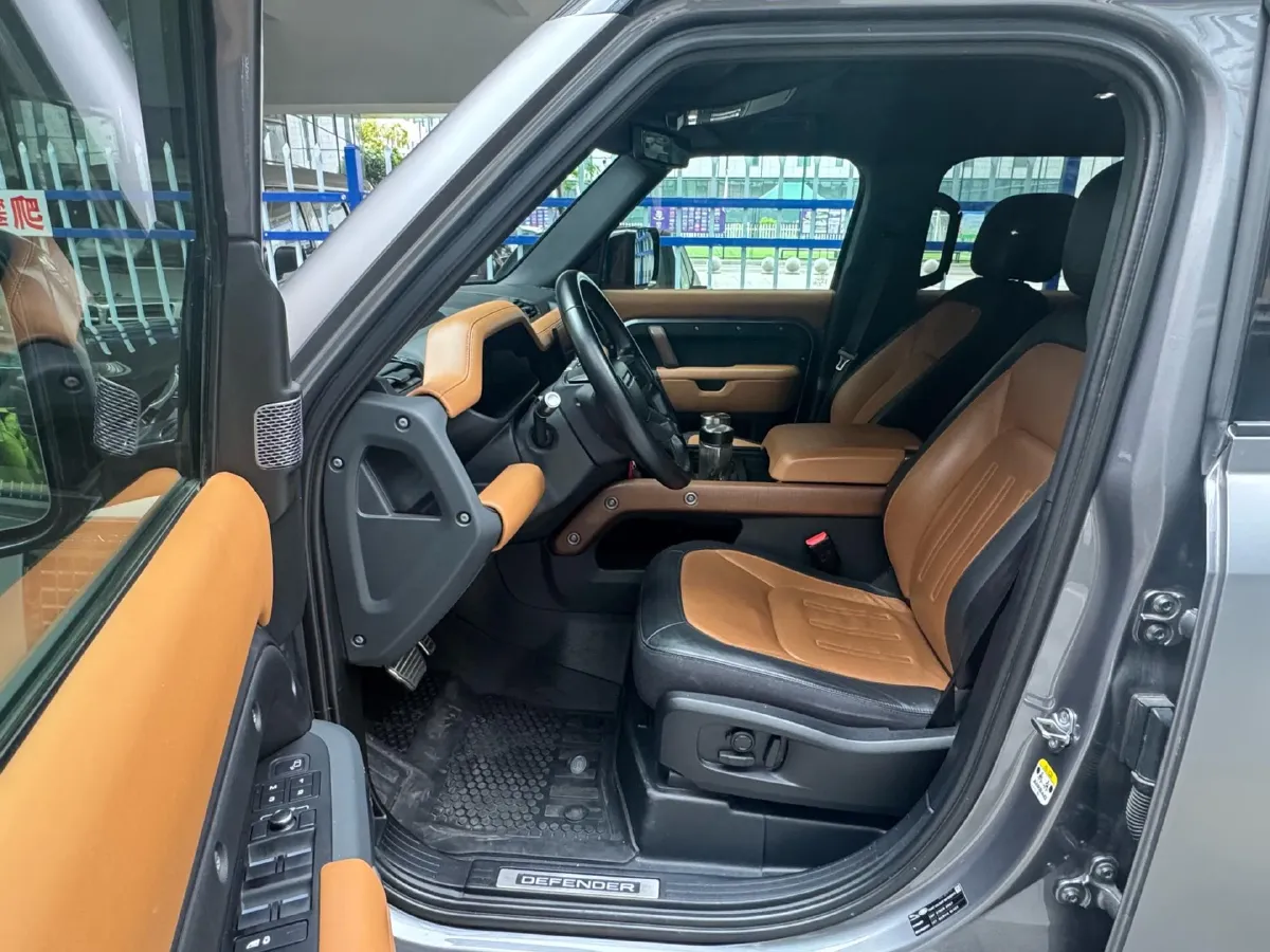 2022 Land Rover Defender 3.0T 400HP L6 8AT,autocango,china used car exporter,china ev exporter,chinese used car exporter,chinese used ev exporter