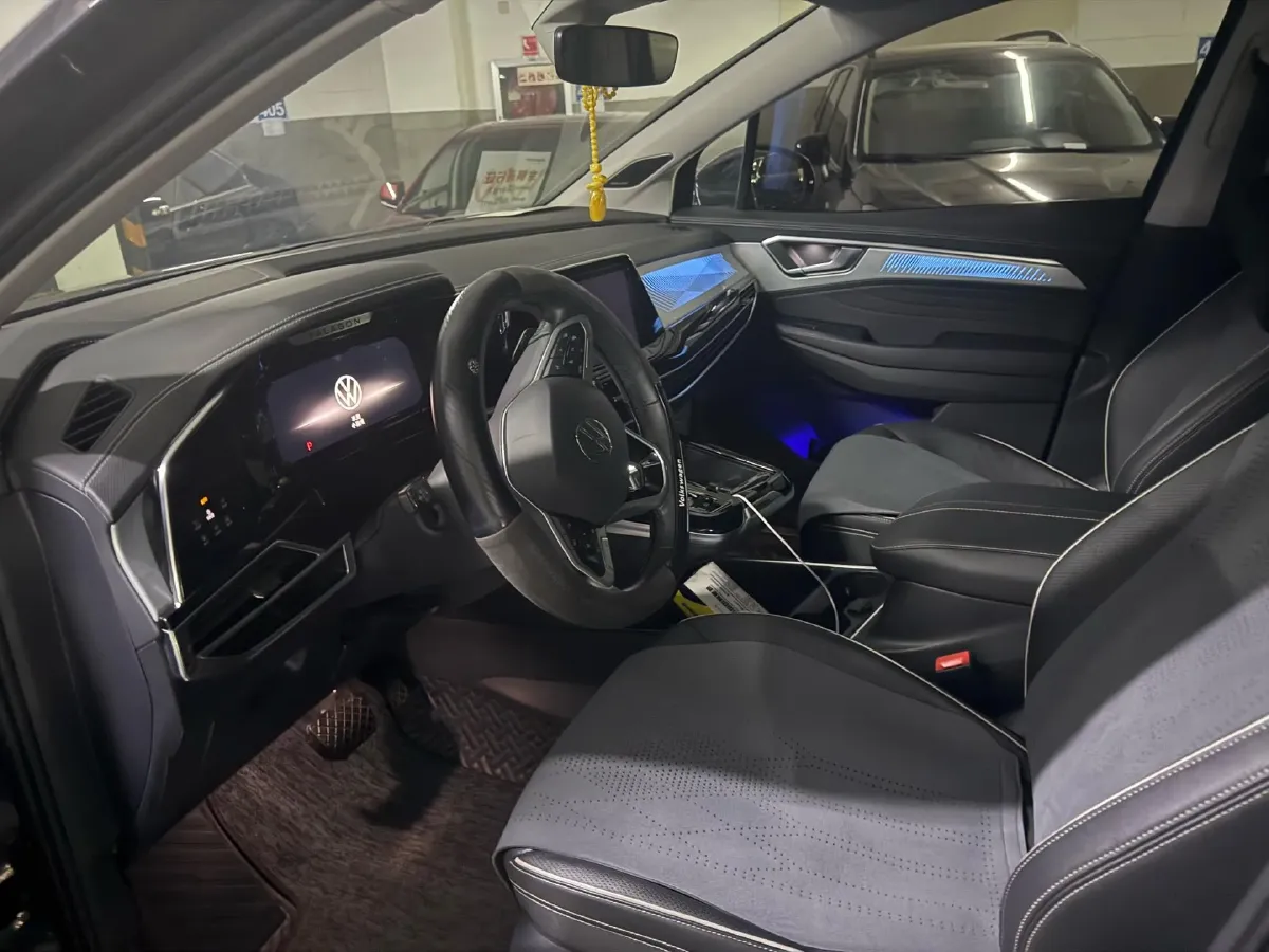 2022 Volkswagen Talagon 2.5T 299HP V6 7DCT,autocango,china used car exporter,china ev exporter,chinese used car exporter,chinese used ev exporter