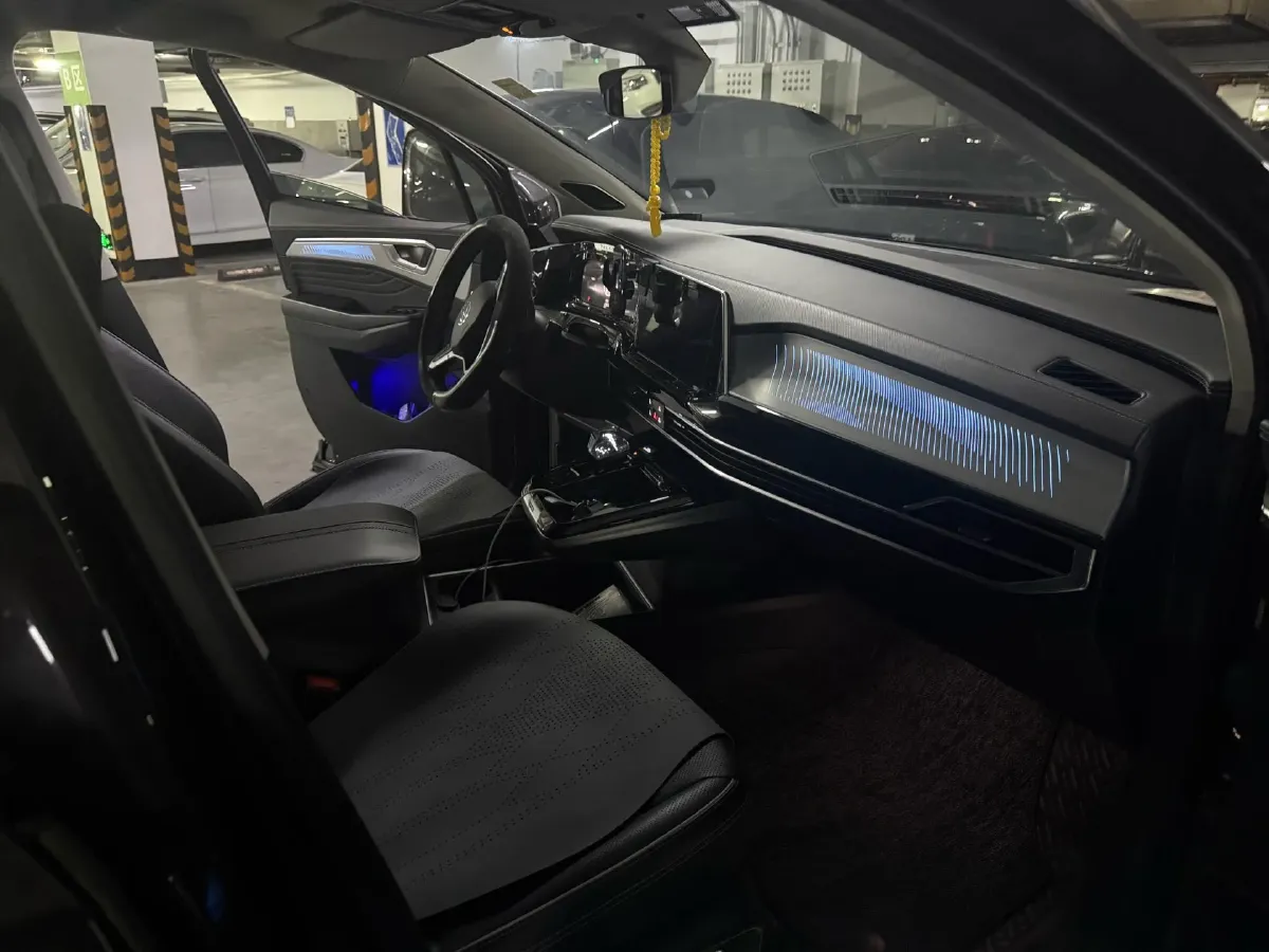 2022 Volkswagen Talagon 2.5T 299HP V6 7DCT,autocango,china used car exporter,china ev exporter,chinese used car exporter,chinese used ev exporter