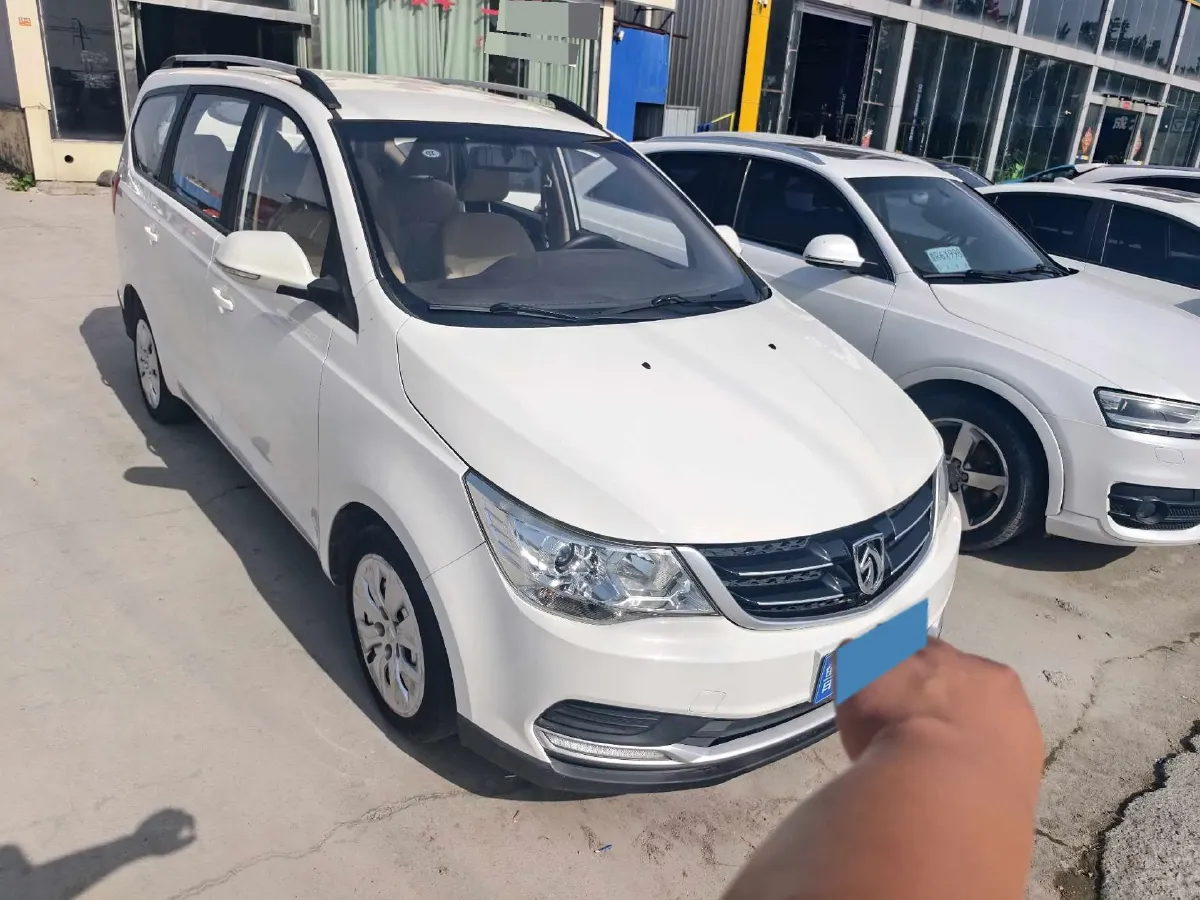 2019 BaoJun 730 1.5L 105HP L4 6MT,autocango,china used car exporter,china ev exporter,chinese used car exporter,chinese used ev exporter