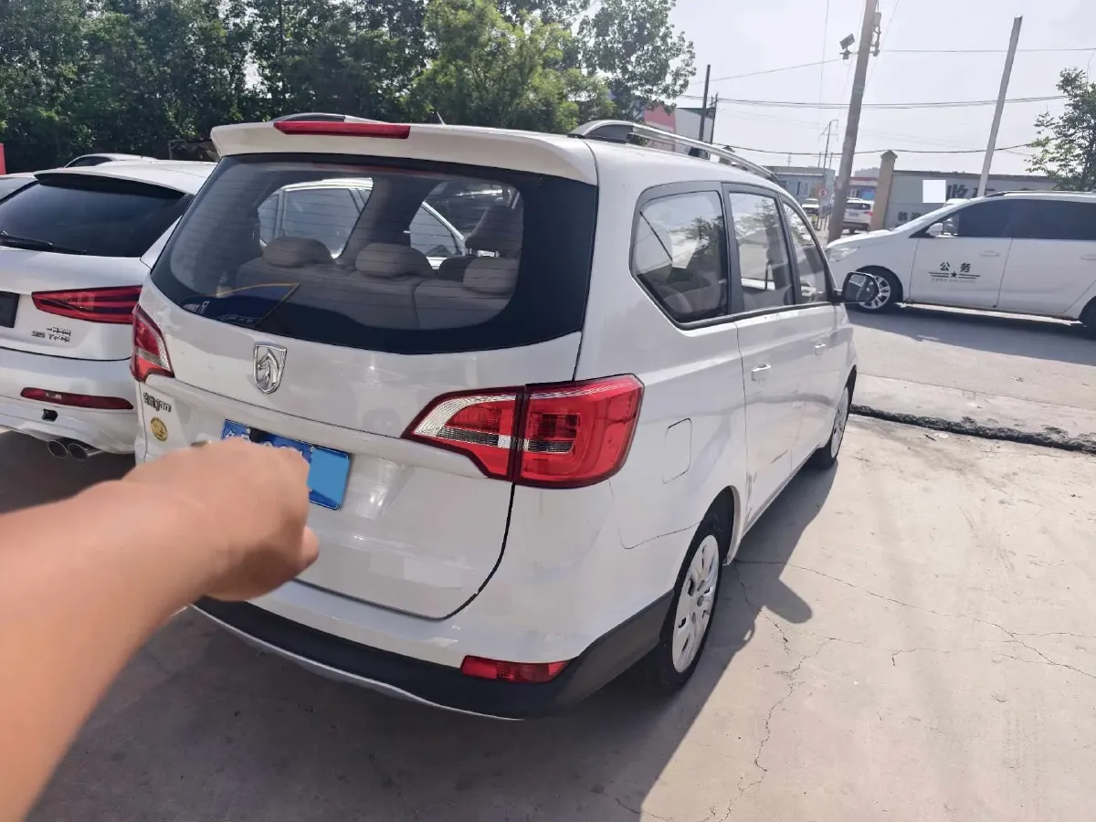 2019 BaoJun 730 1.5L 105HP L4 6MT,autocango,china used car exporter,china ev exporter,chinese used car exporter,chinese used ev exporter