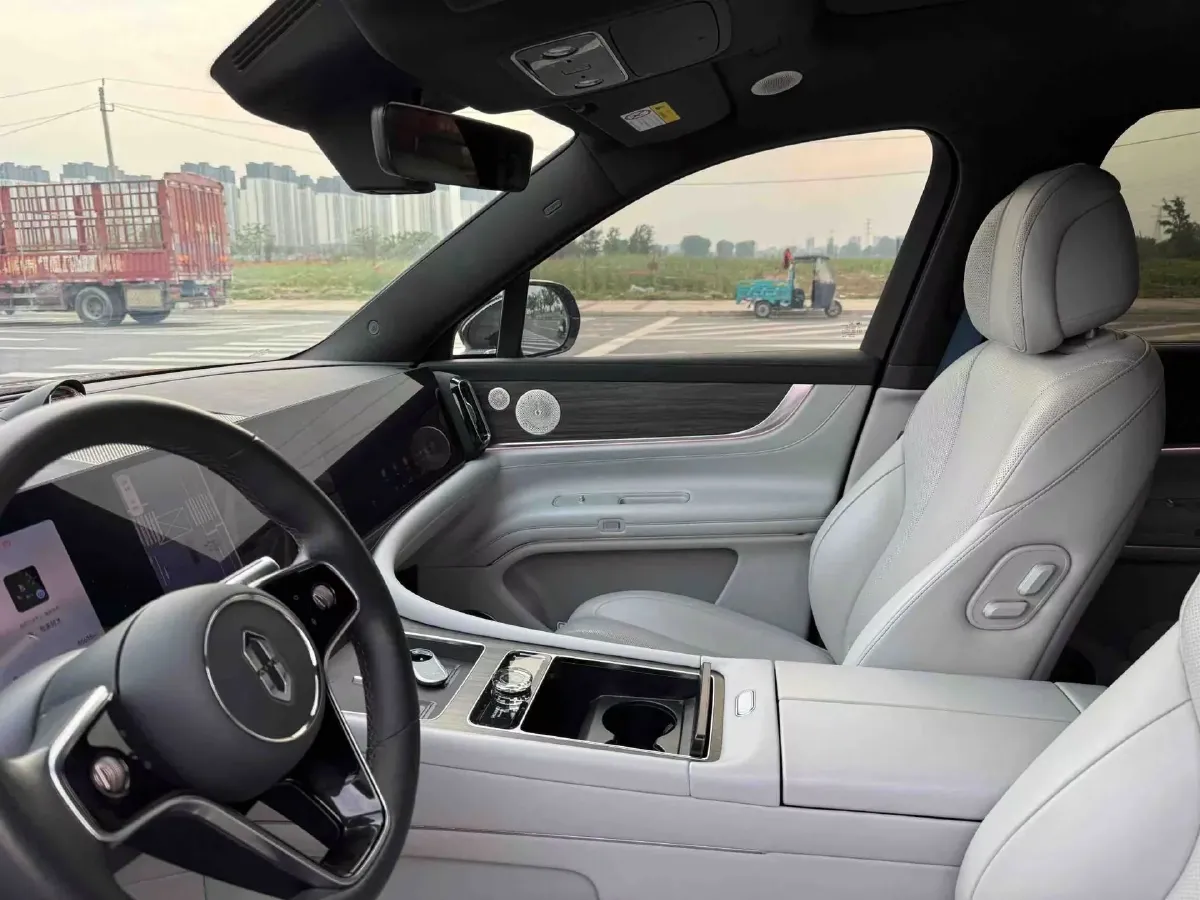 2025 AITO AITO M9 REEV 160HP REEV 52KWH,autocango,china used car exporter,china ev exporter,chinese used car exporter,chinese used ev exporter