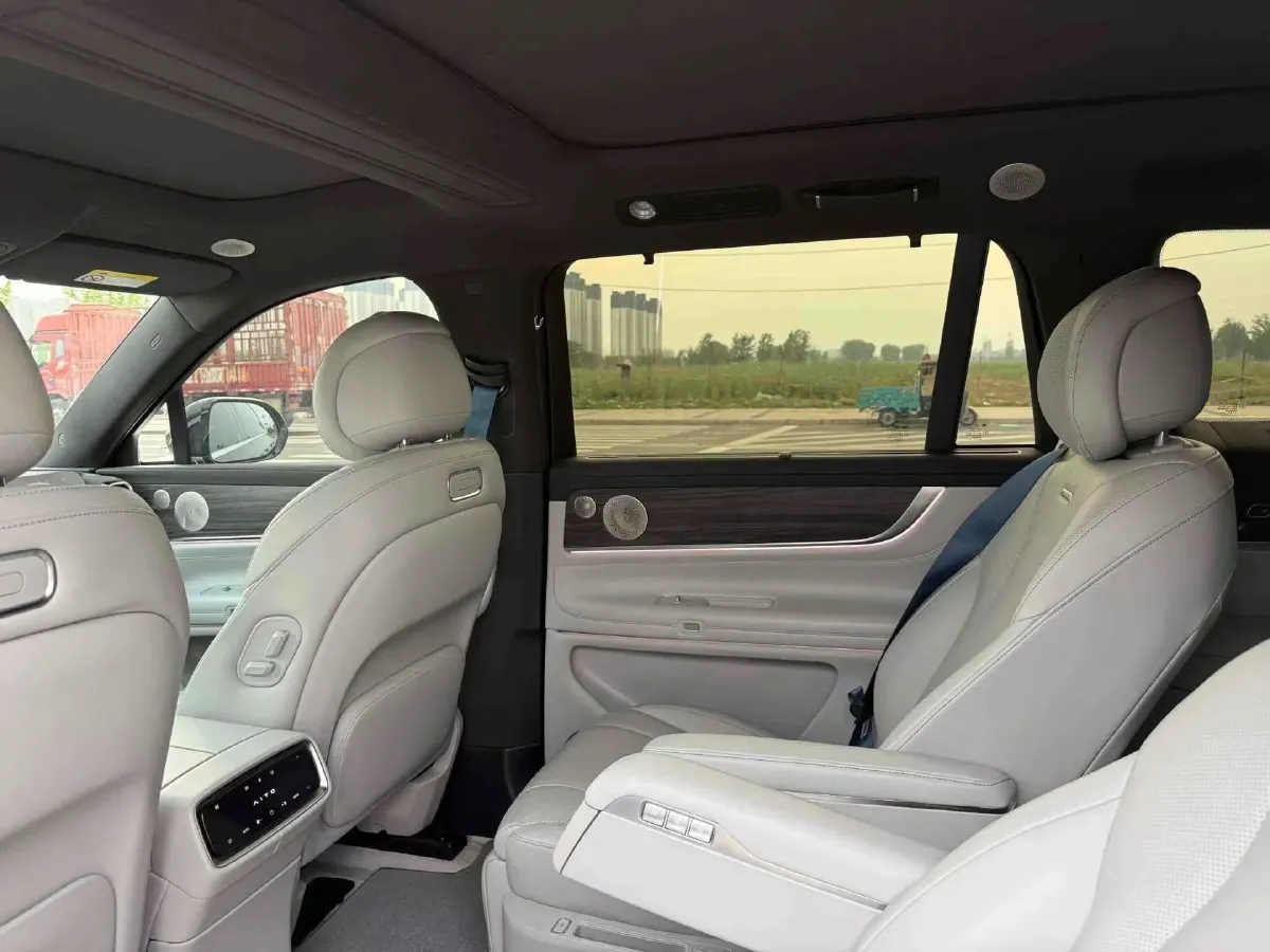 2025 AITO AITO M9 REEV 160HP REEV 52KWH,autocango,china used car exporter,china ev exporter,chinese used car exporter,chinese used ev exporter