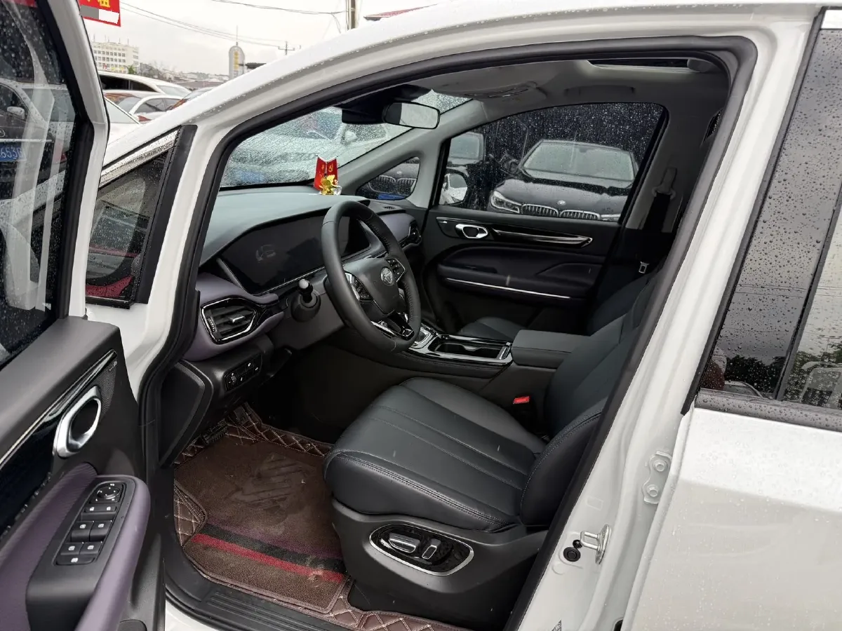 2025 GAC Trumpchi M6 1.5T 177HP L4 7DCT,autocango,china used car exporter,china ev exporter,chinese used car exporter,chinese used ev exporter