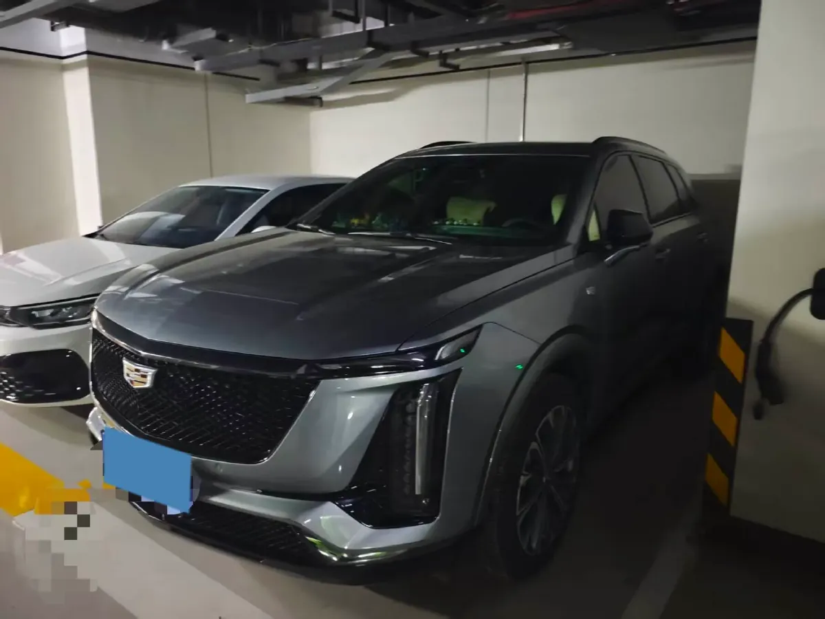 2025 Cadillac XT5 2.0T 237HP L4 9AT,autocango,china used car exporter,china ev exporter,chinese used car exporter,chinese used ev exporter