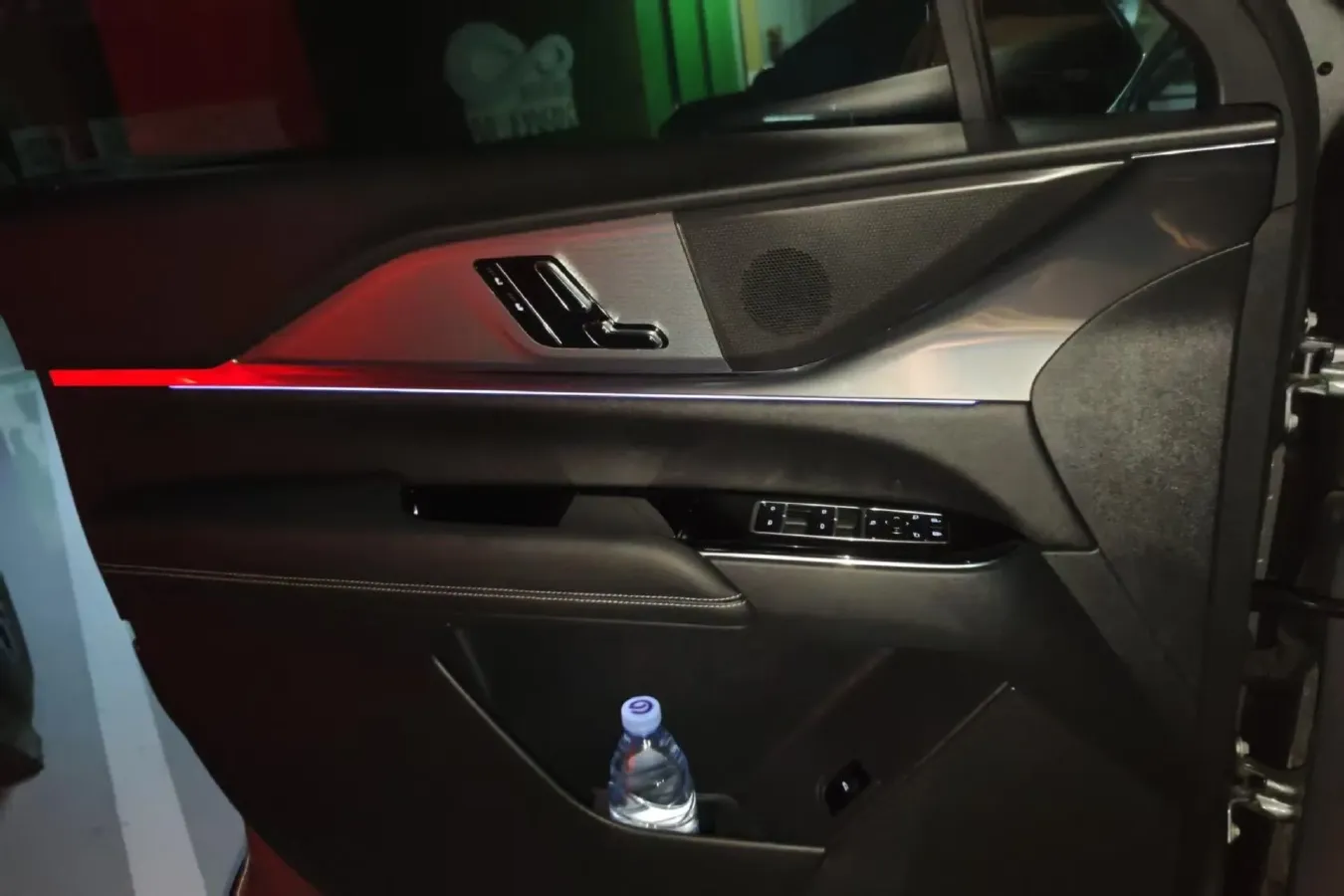 2025 Cadillac XT5 2.0T 237HP L4 9AT,autocango,china used car exporter,china ev exporter,chinese used car exporter,chinese used ev exporter