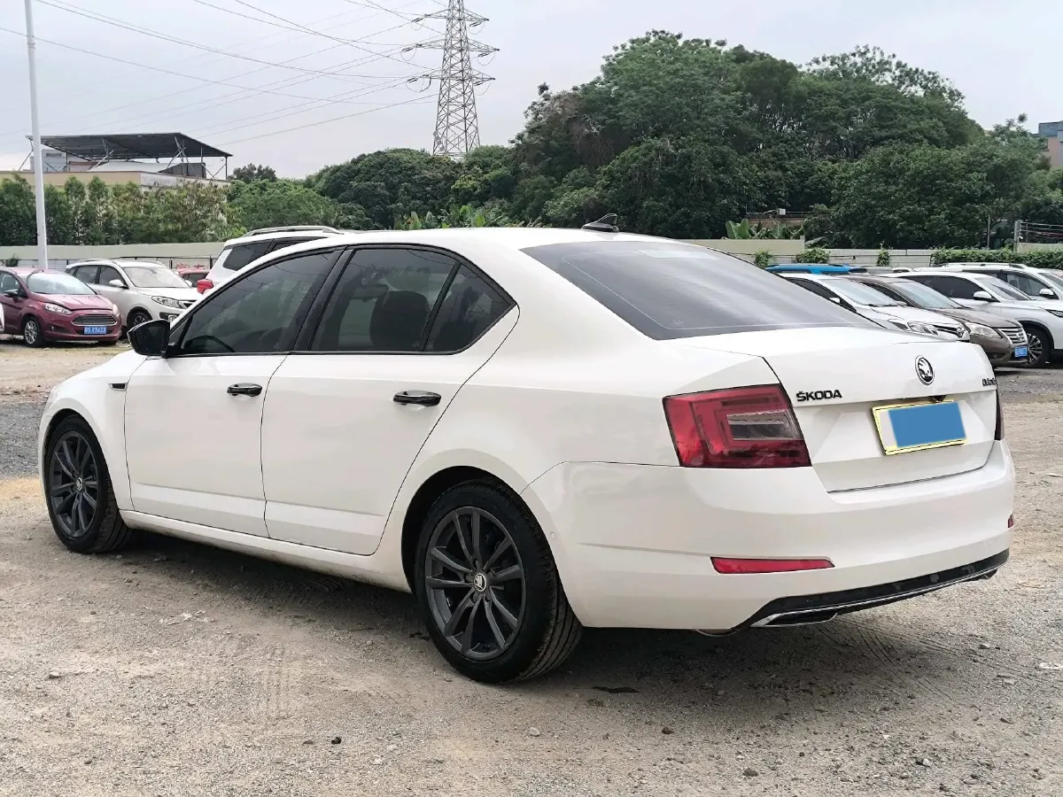 2017 Skoda Octavia 1.6L 110HP L4 6AT,autocango,china used car exporter,china ev exporter,chinese used car exporter,chinese used ev exporter