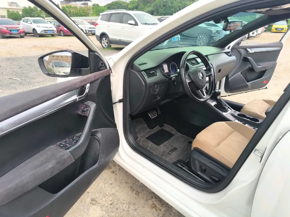 2017 Skoda Octavia 1.6L 110HP L4 6AT,autocango,china used car exporter,china ev exporter,chinese used car exporter,chinese used ev exporter