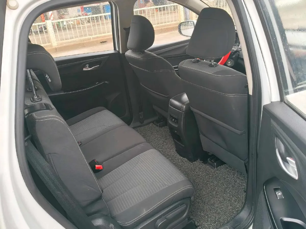 2021 BaoJun 730 1.5T 147HP L4 CVT,autocango,china used car exporter,china ev exporter,chinese used car exporter,chinese used ev exporter