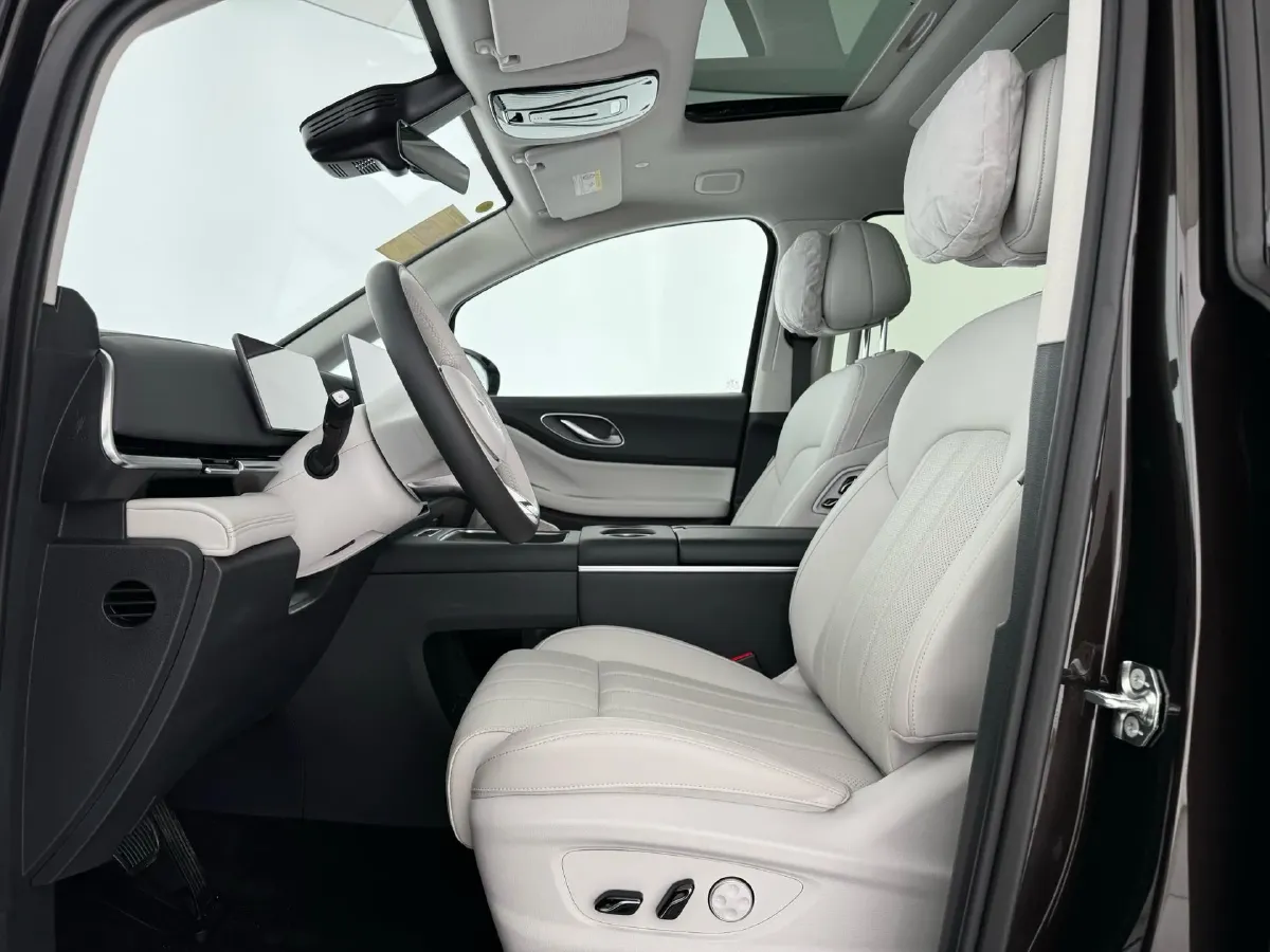 2025 Voyah Dream 1.5T 150HP L4 PHEV 41.7KWH,autocango,china used car exporter,china ev exporter,chinese used car exporter,chinese used ev exporter