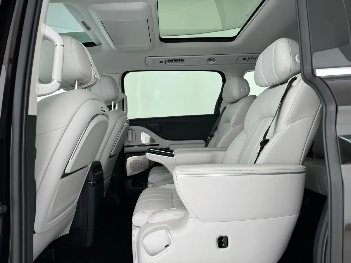 2025 Voyah Dream 1.5T 150HP L4 PHEV 41.7KWH,autocango,china used car exporter,china ev exporter,chinese used car exporter,chinese used ev exporter