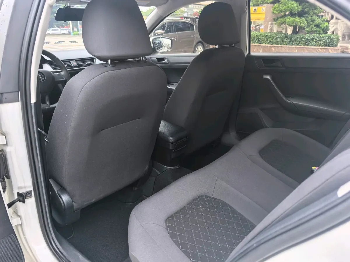 2020 DongFeng Aeolus YiXuan 1.5T 150HP L4 6DCT,autocango,china used car exporter,china ev exporter,chinese used car exporter,chinese used ev exporter