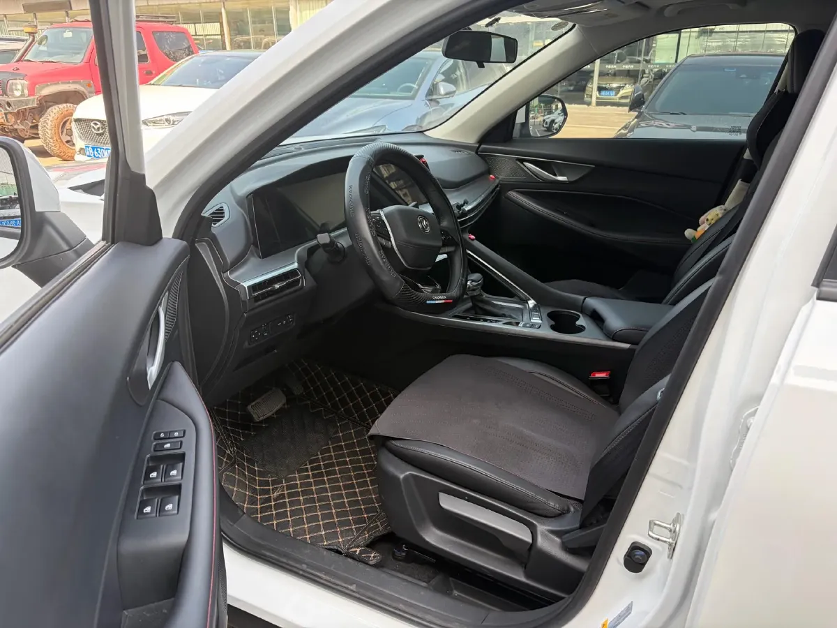 2023 ChangAn CS35 Plus 1.4T 160HP L4 7DCT,autocango,china used car exporter,china ev exporter,chinese used car exporter,chinese used ev exporter