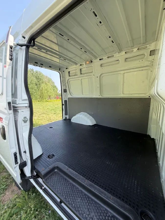 2021 MAXUS XinTu V80 2.0T 127HP L4 6MT,autocango,china used car exporter,china ev exporter,chinese used car exporter,chinese used ev exporter